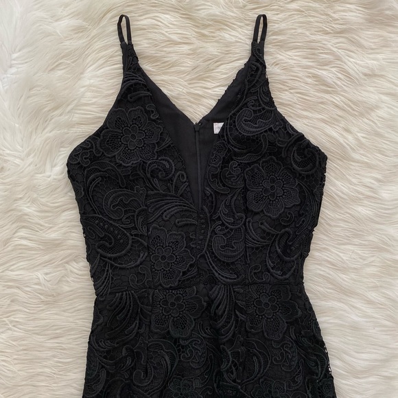 Dress The Population Black V-Neck Lace Cocktail Dress - Picture 3 of 11